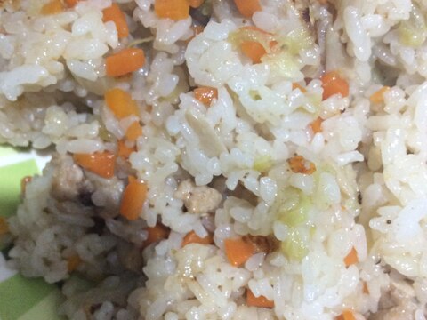 残った食材で偽チャーハン